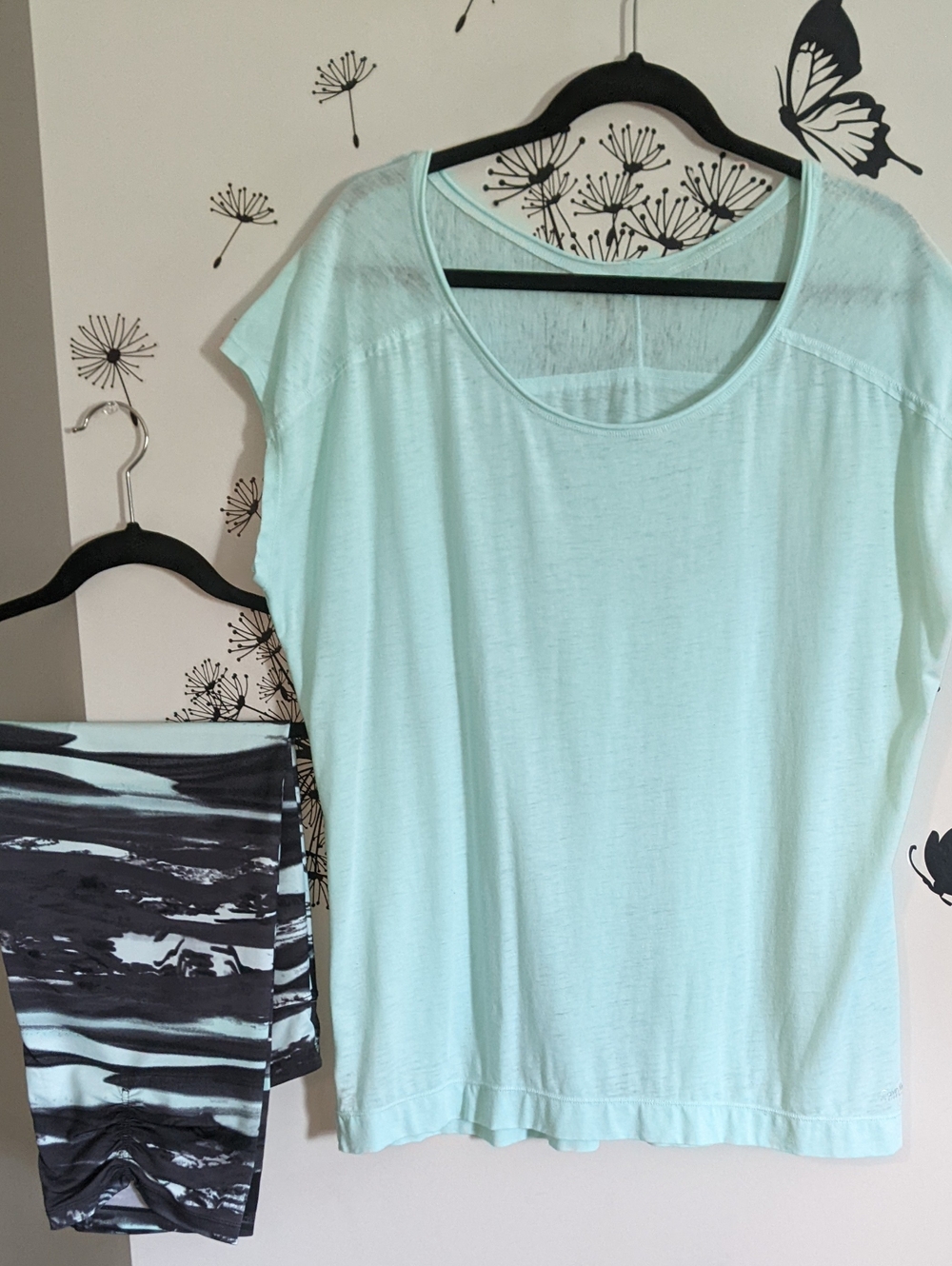 Calvin Klein Mint Scoop Neck Short Sleeve Tee & Womens Performance Crop Leggings
